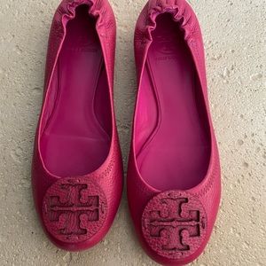 Brand new, never worn Tory Burch Hot pink flats